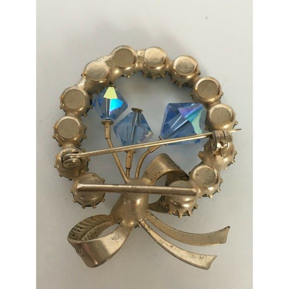 Vintage Wreath Pin Brooch Jewelry Blue Glass Aurora Borealis Iridescent Bow - Picture 4 of 4